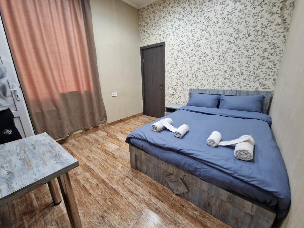 Hotel ,,Mega" Tbilisi Exterior photo
